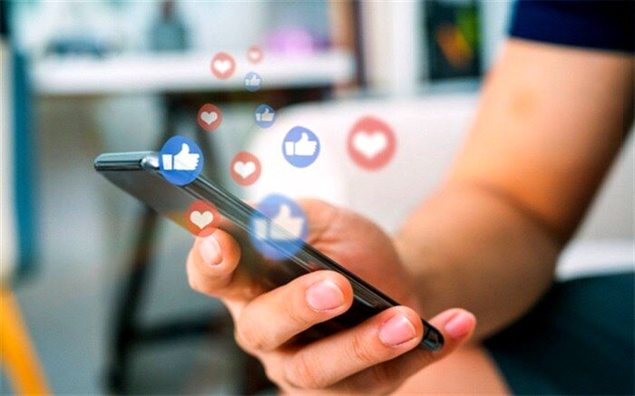چرا در هر زمینه‌ای نظر می‌دهیم