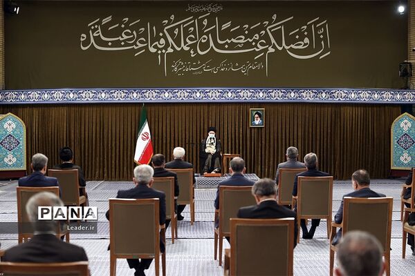 آخرین دیدار رئیس‌جمهور و اعضاء هیئت دولت دوازدهم با رهبر معظم انقلاب