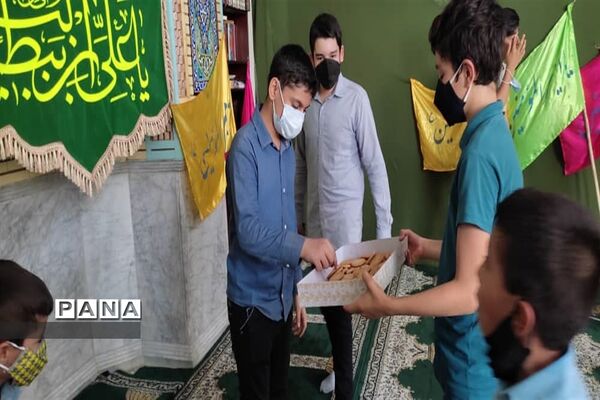 توزیع طهام در بین مردم به مناسبت عید غدیرخم