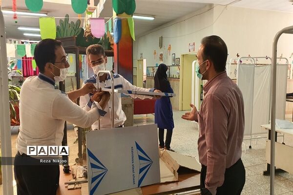 آماده‌سازی محل واکسیناسیون فرهنگیان در شهرستان بهارستان