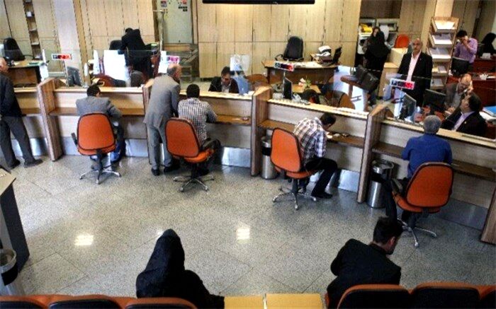 توصیه‌های کرونایی؛ فاصله اجتماعی را در بانک‌ها رعایت کنید