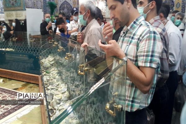 رعایت دستورالعمل‌های بهداشتی زائرین، در حرم مطهر امام رضا(ع)