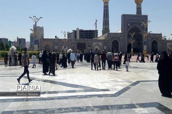 رعایت دستورالعمل‌های بهداشتی زائرین، در حرم مطهر امام رضا(ع)