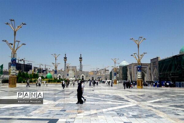 رعایت دستورالعمل‌های بهداشتی زائرین، در حرم مطهر امام رضا(ع)