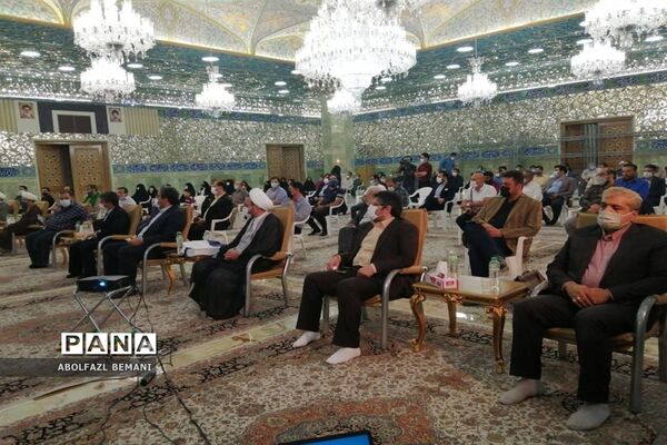 رونمایی از مجموعه عکس های حرم با عنوان «خواهر خورشید» در قم