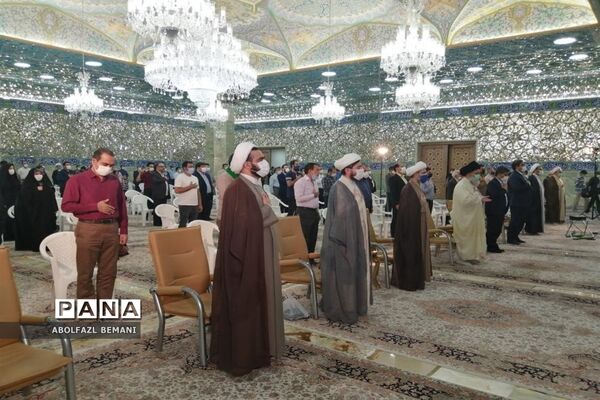رونمایی از مجموعه عکس های حرم با عنوان «خواهر خورشید» در قم