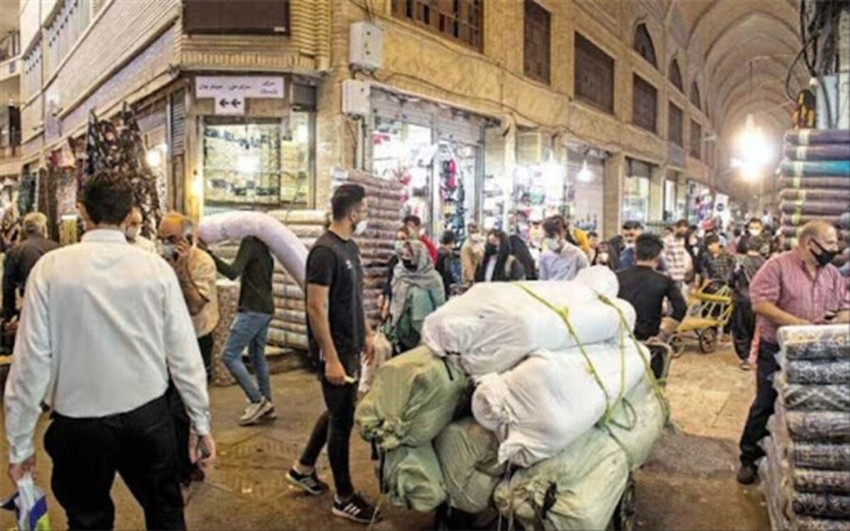 کرکره‌ها بالاست