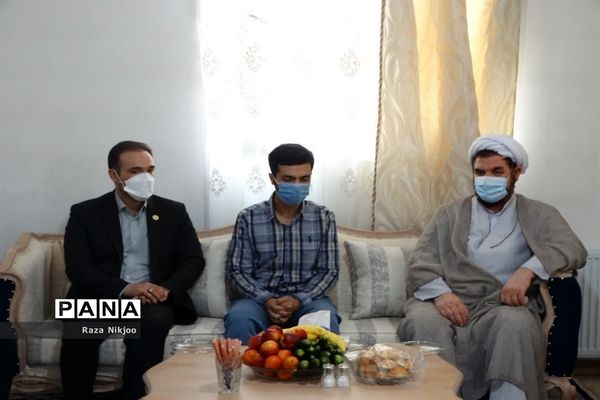 تقدیر از رتبه‌های برتر کنکور سراسری در آموزش و پرورش ناحیه یک بهارستان