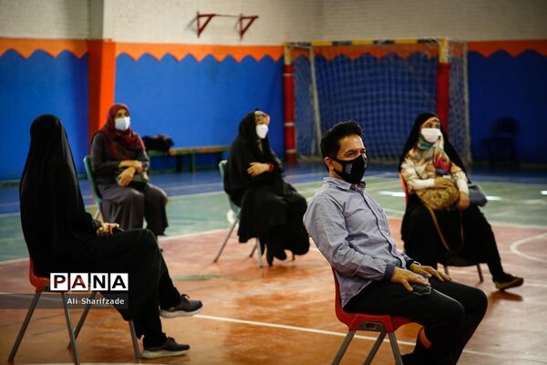 واکسیناسیون فرهنگیان در منطقه 3 آموزش و پرورش