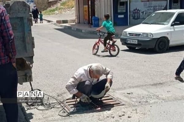 اجرای طرح جهادی شستشو معابر در  شهرک آبشناسان رباط‌کریم