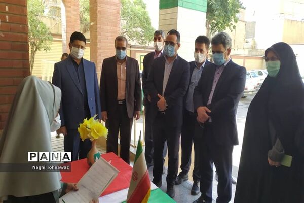 آغاز واکسیناسیون کووید ١٩  فرهنگیان در شهرستان قدس