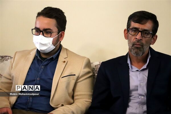 تجلیل مدیر‌کل آموزش و پرورش آذربایجان شرقی از رتبه 1 کنکور تجربی 1400