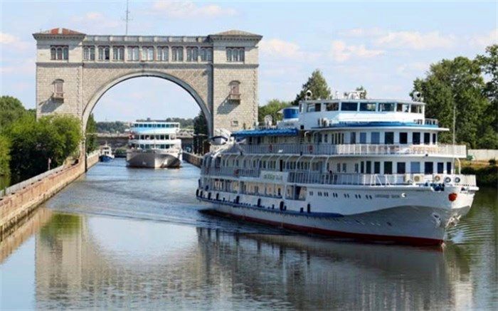 کشتی ایرانیِ مانده در کانال ولگا، از گِل خارج شد