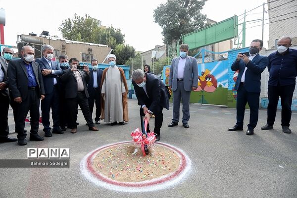 مراسم کلنگ زنی و تخریب و بازسازی سه مدرسه در منطقه 10 تهران
