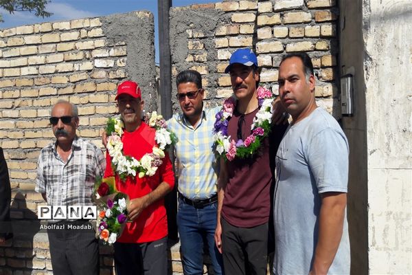 استقبال از کوهنوردان  افتخار آفرین کاشمری