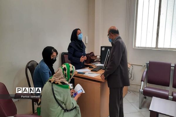 بازدید مدیر آموزش و پرورش منطقه ۱۳ از پایگاه‌های مشاوره کنکور ۱۴۰۰