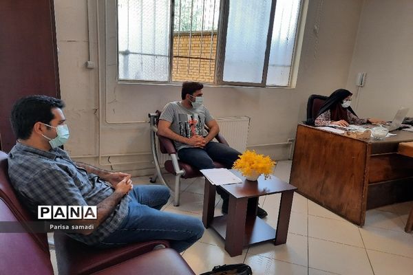 بازدید مدیر آموزش و پرورش منطقه ۱۳ از پایگاه‌های مشاوره کنکور ۱۴۰۰