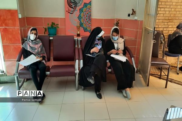 بازدید مدیر آموزش و پرورش منطقه ۱۳ از پایگاه‌های مشاوره کنکور ۱۴۰۰