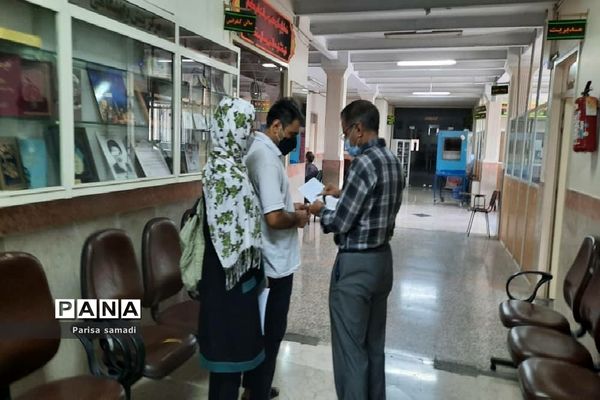 بازدید مدیر آموزش و پرورش منطقه ۱۳ از پایگاه‌های مشاوره کنکور ۱۴۰۰