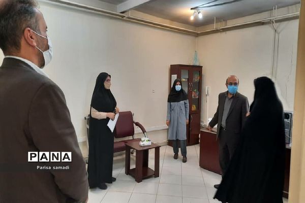 بازدید مدیر آموزش و پرورش منطقه ۱۳ از پایگاه‌های مشاوره کنکور ۱۴۰۰