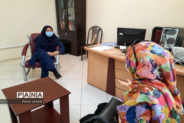 بازدید مدیر آموزش و پرورش منطقه ۱۳ از پایگاه‌های مشاوره کنکور ۱۴۰۰