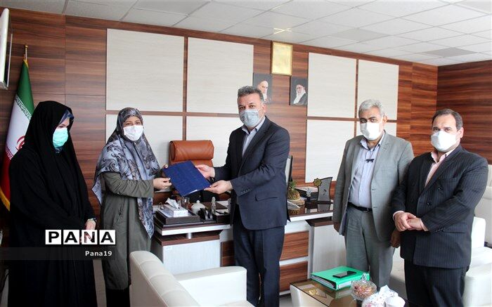 تقدیر از  معلم فداکار تربیت بدنی منطقه ۱۹