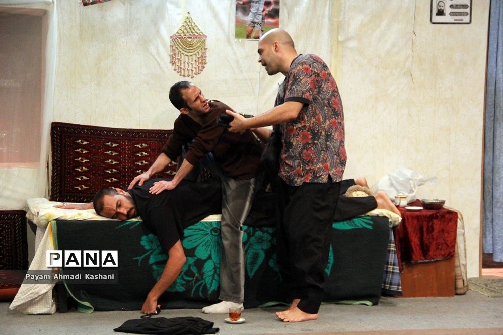 اجرای نمایش «خاک سفید»