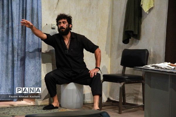 اجرای نمایش «خاک سفید»