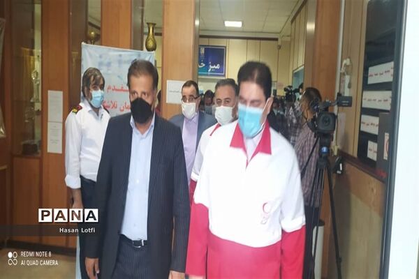 بازدید رییس ستاد کرونای استان تهران از مرکز واکسیناسیون فرهنگیان منطقه ۱۱