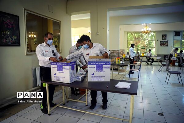 واکسیناسیون فرهنگیان در مدرسه ماندگار البرز