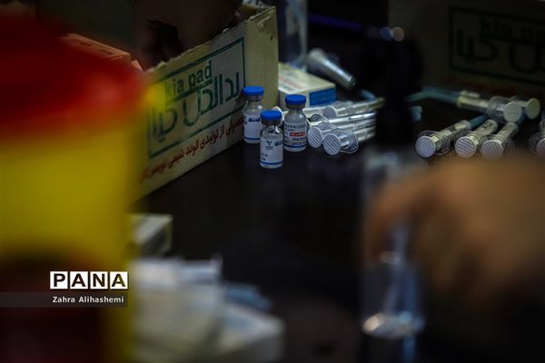 واکسیناسیون فرهنگیان در مدرسه ماندگار البرز