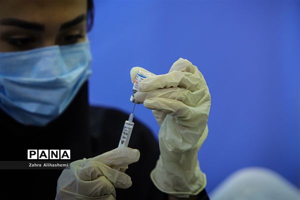 واکسیناسیون فرهنگیان در مدرسه ماندگار البرز