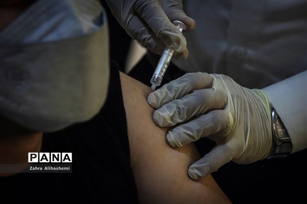 واکسیناسیون فرهنگیان در مدرسه ماندگار البرز