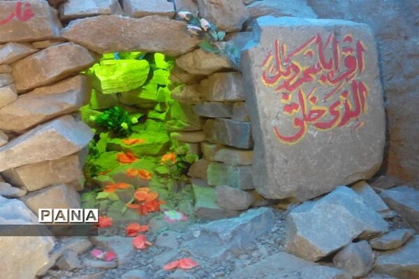 آماده سازی نمایشگاه «غنچه های خونین» در روستای باقرآباد قم