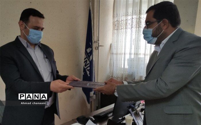تجلیل مدیر آموزش و پرورش کارون از خبرنگاران خبرگزاری پانا خوزستان