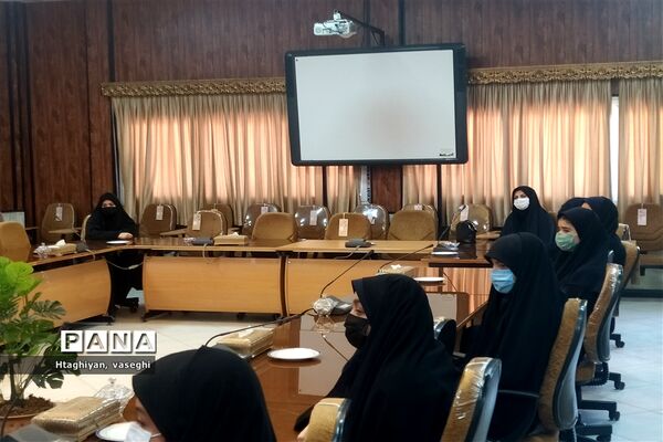 تقدیر از دانش آموز برتر جشنواره تابستان شاد و خبرنگاران برتر اداره آموزش وپرورش ناحیه4 استان اصفهان