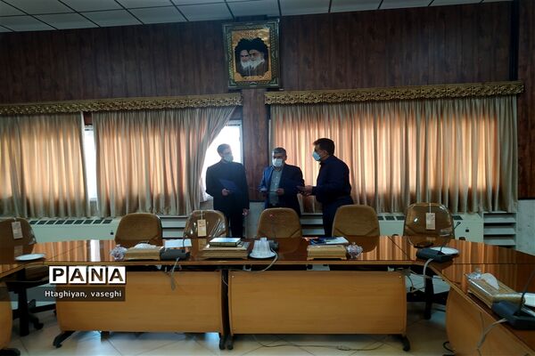 تقدیر از دانش آموز برتر جشنواره تابستان شاد و خبرنگاران برتر اداره آموزش وپرورش ناحیه4 استان اصفهان