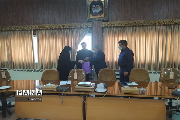 تقدیر از دانش آموز برتر جشنواره تابستان شاد و خبرنگاران برتر اداره آموزش وپرورش ناحیه4 استان اصفهان