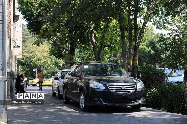 پیاده رو یا پارکینگ؟!