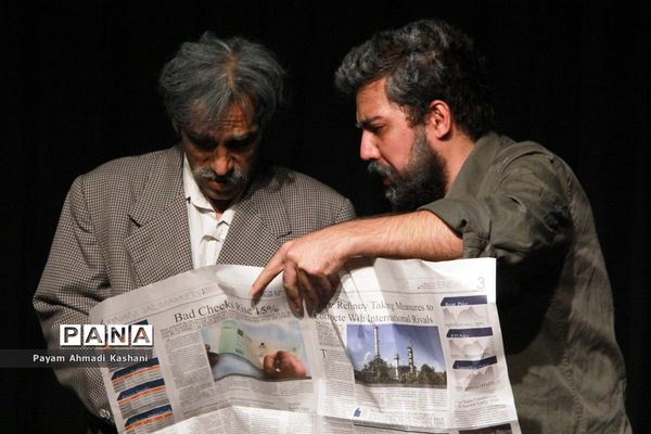 اجرای نمایش خیانت انیشتین