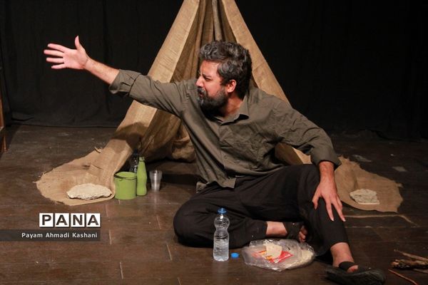 اجرای نمایش خیانت انیشتین