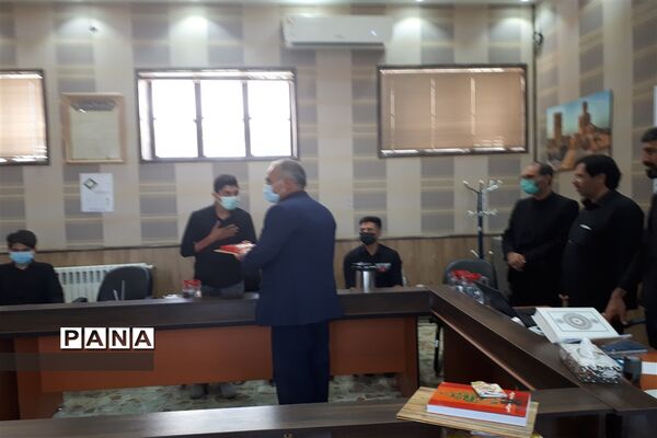 تجلیل اعضای شورای شهر ابرکوه از خبرنگاران فعال پانا