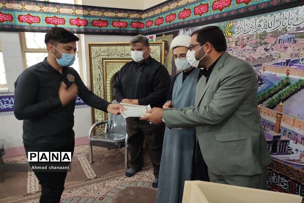 تجلیل از نفرات برتر مسابقات قرآنی کشور در آموزش و پرورش کارون