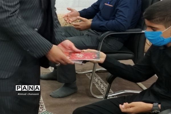 تجلیل از نفرات برتر مسابقات قرآنی کشور در آموزش و پرورش کارون