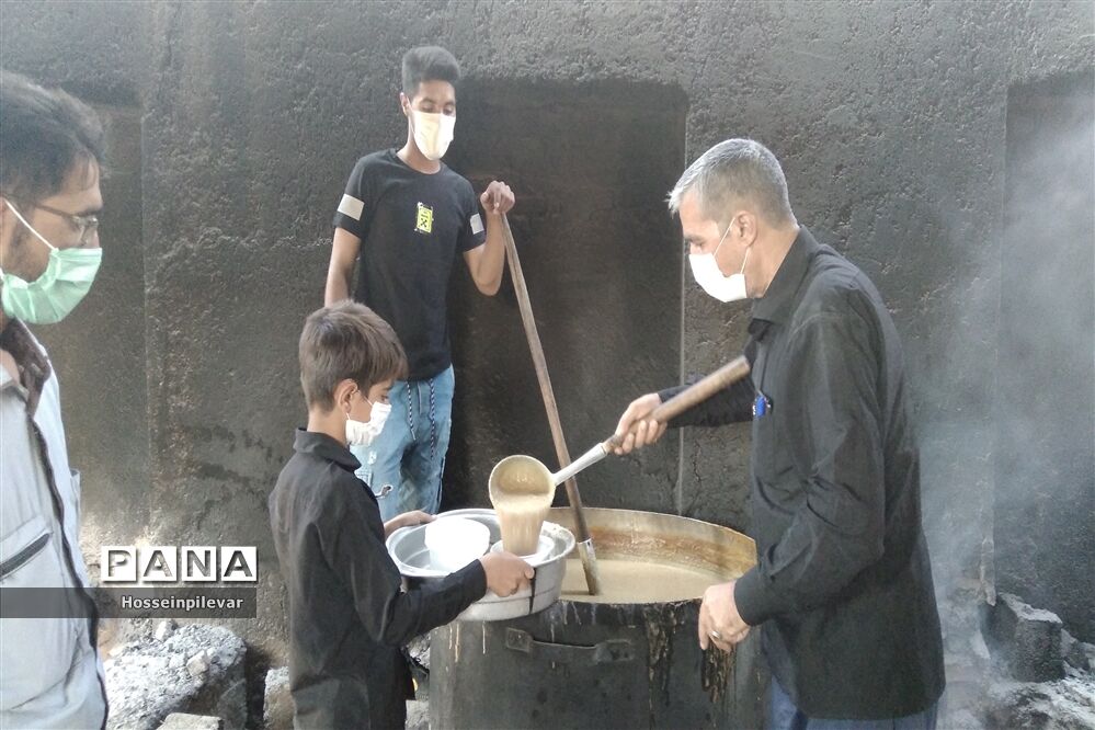 پخت نذری در  هیئت حسینی شهرستان درمیان