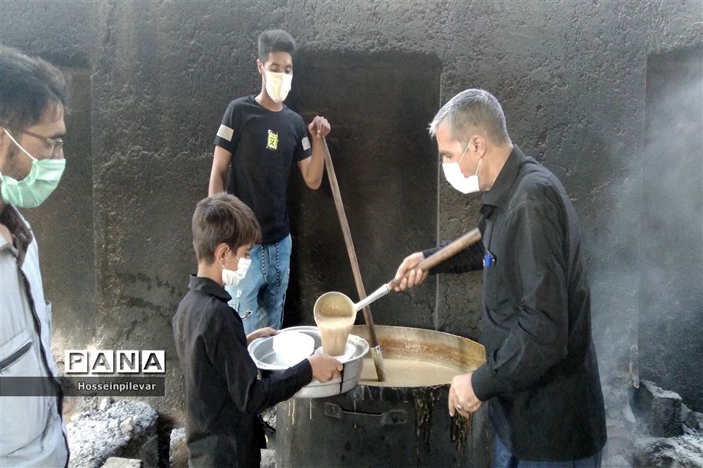 پخت نذری در  هیئت حسینی شهرستان درمیان