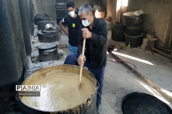 پخت نذری در  هیئت حسینی شهرستان درمیان