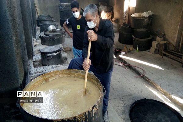 پخت نذری در  هیئت حسینی شهرستان درمیان