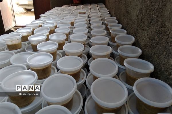 پخت نذری در  هیئت حسینی شهرستان درمیان