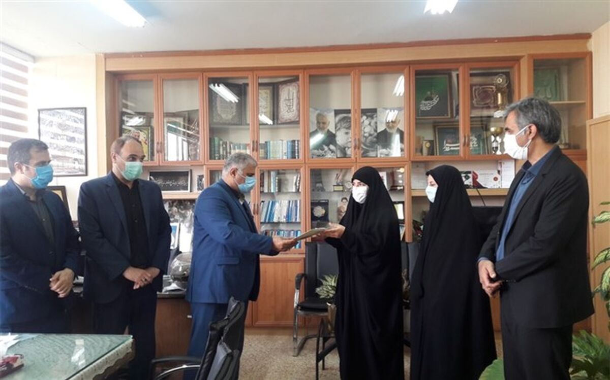 تقدیر از برگزیده کشوری جشنواره الگوهای برتر تدریس در پاکدشت